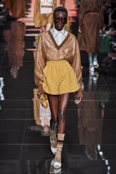 Look 17